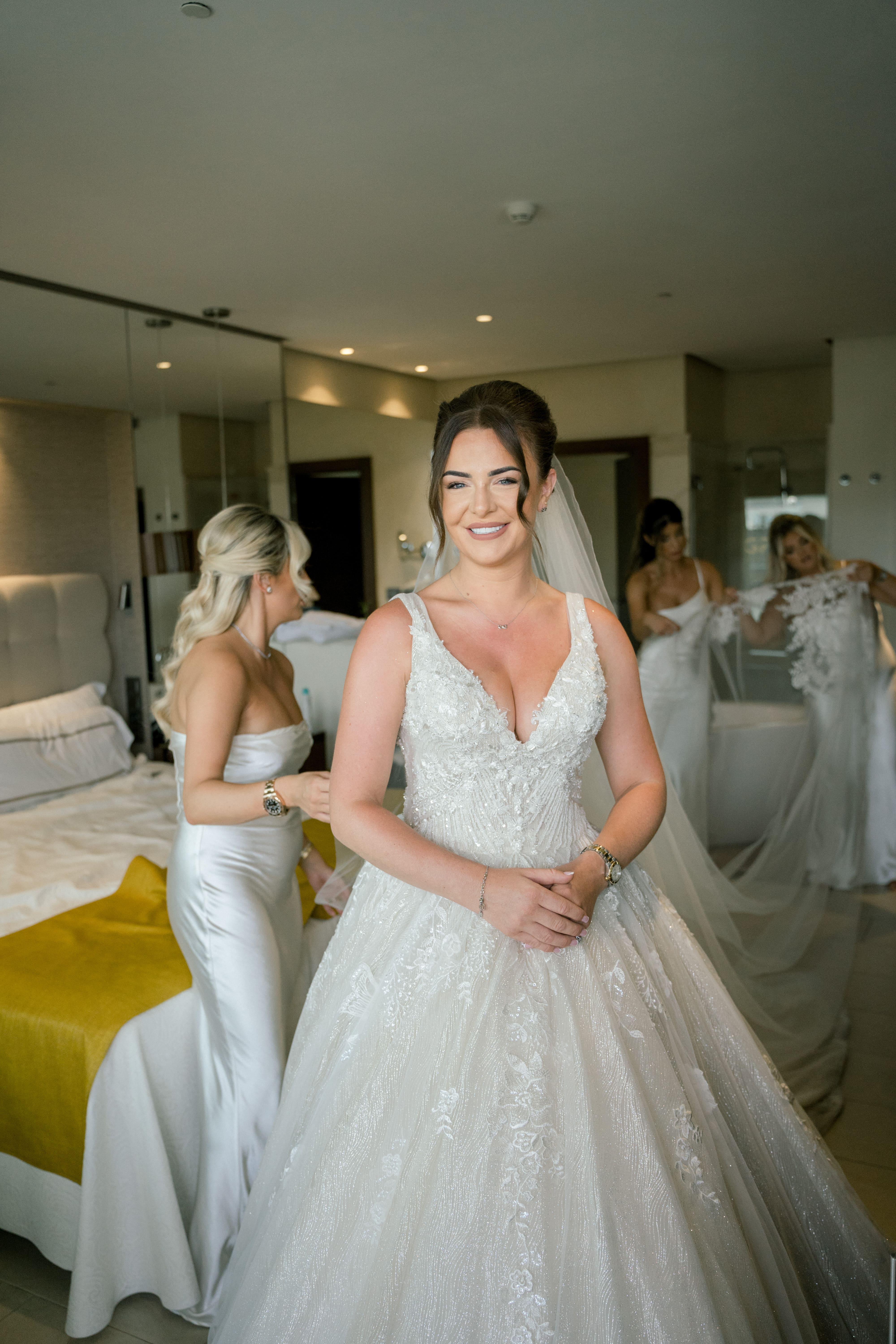 Book your wedding day in GF VICTORIA